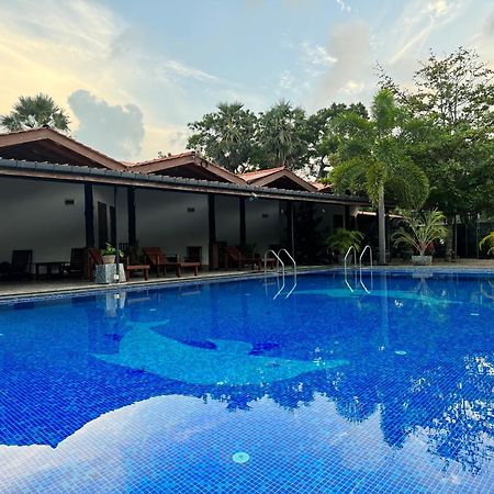 Paris Garden Resort Trincomalee Luaran gambar