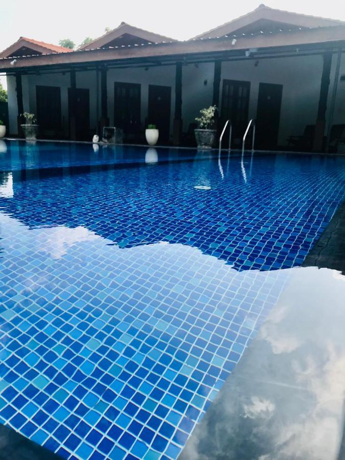 Paris Garden Resort Trincomalee Luaran gambar