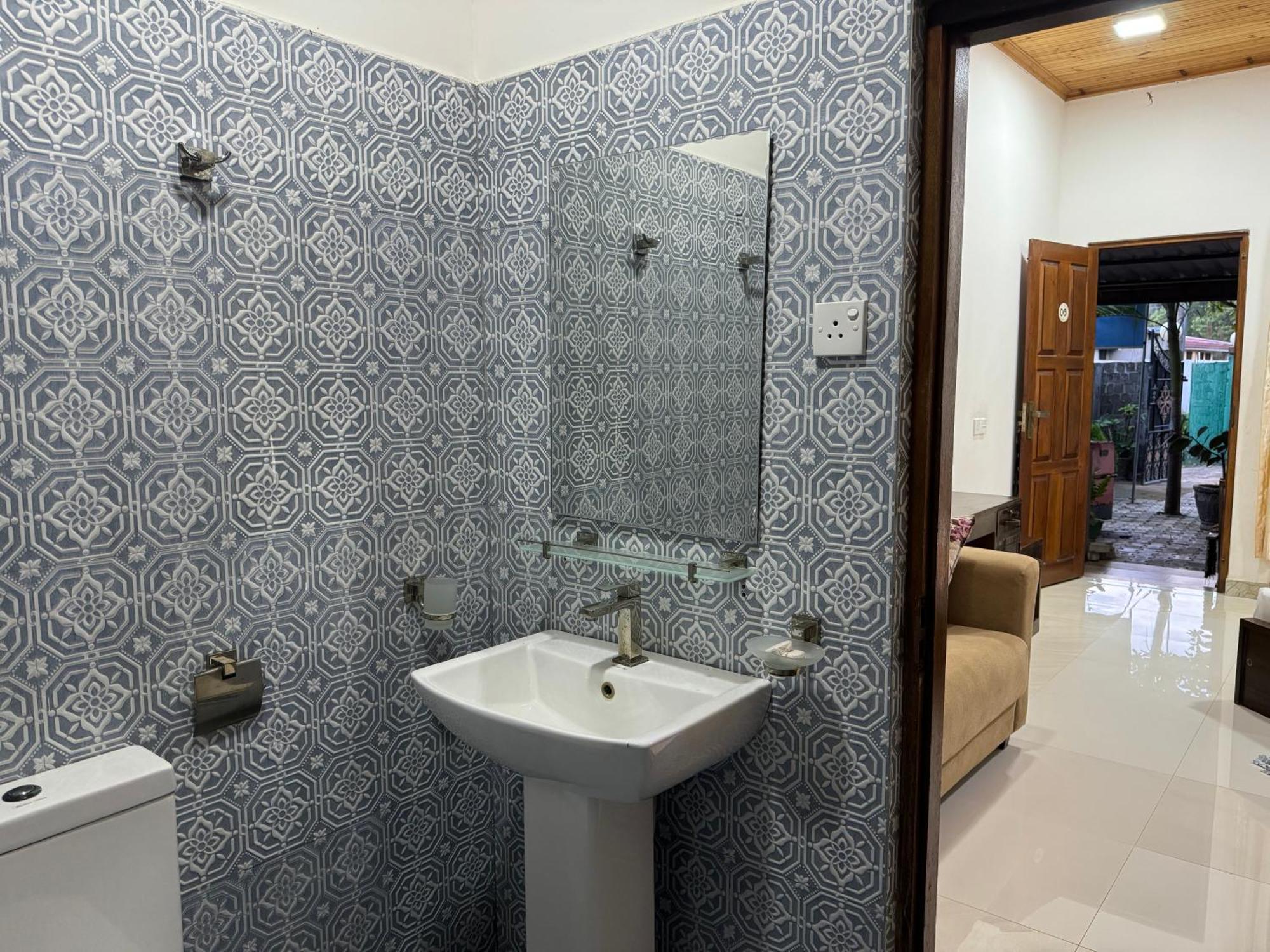 Paris Garden Resort Trincomalee Luaran gambar