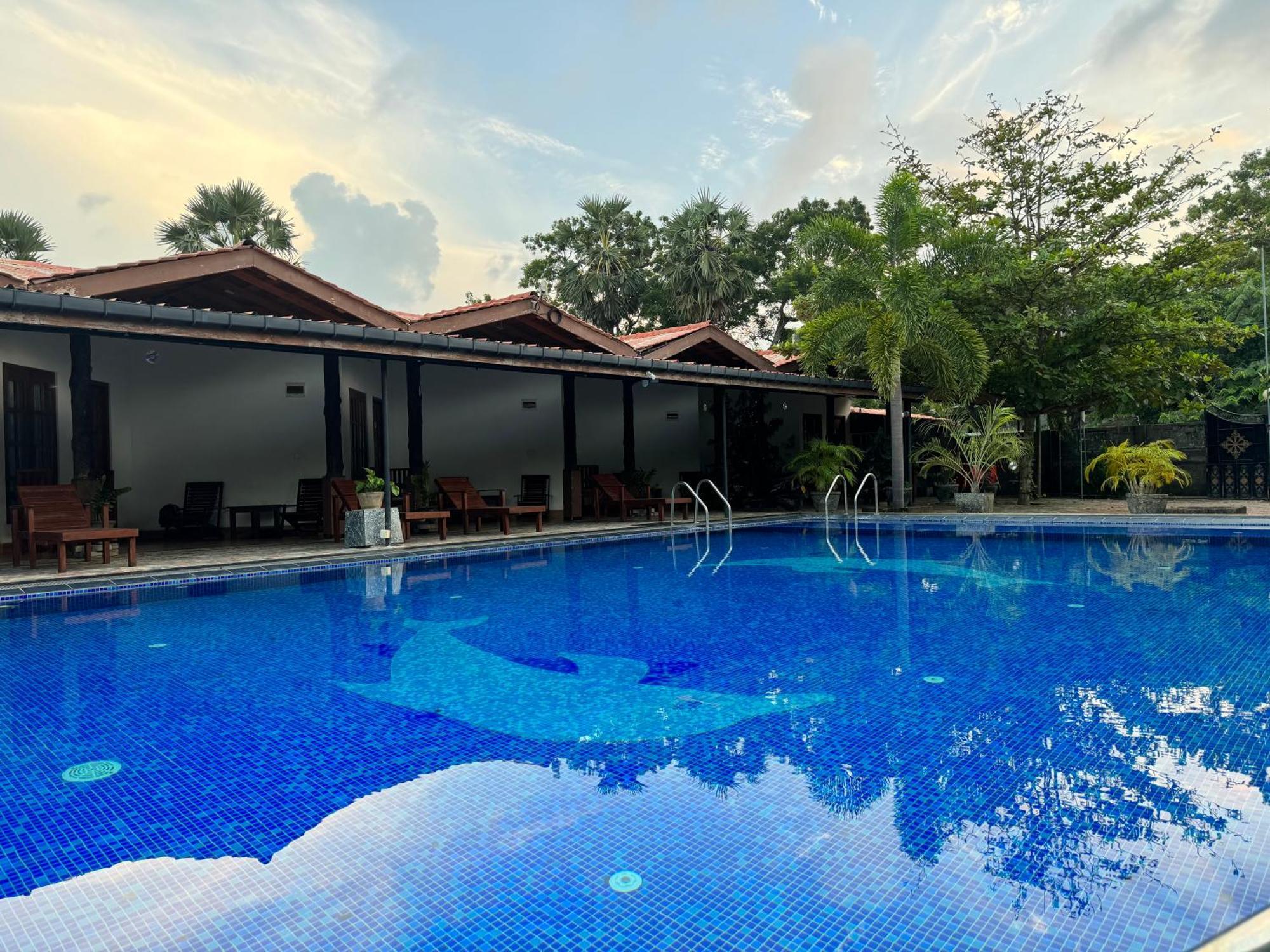 Paris Garden Resort Trincomalee Luaran gambar